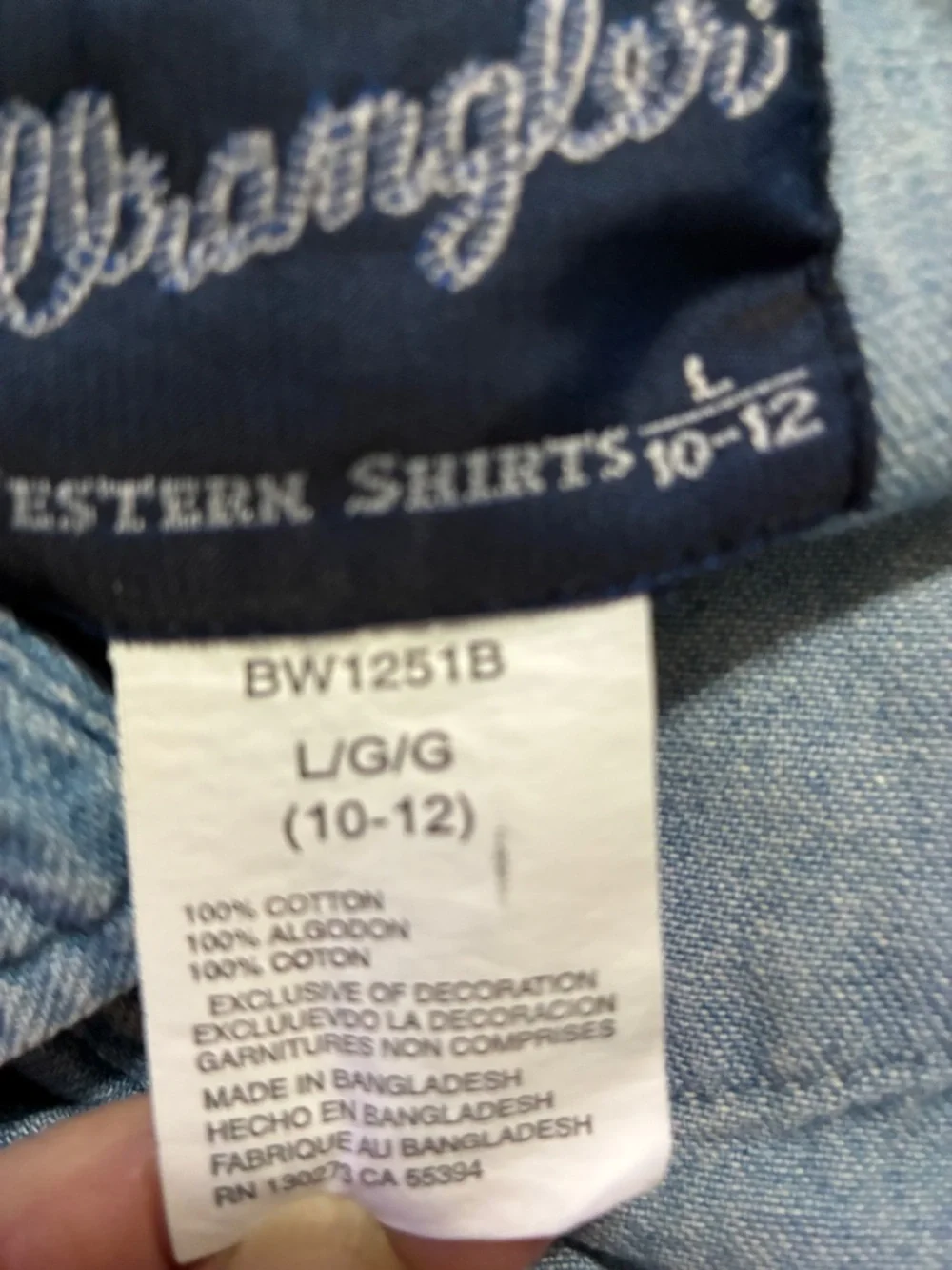 Vintage Wrangler blue cotton Girls Size Large (10-12) Western Pearl Snap Shirt